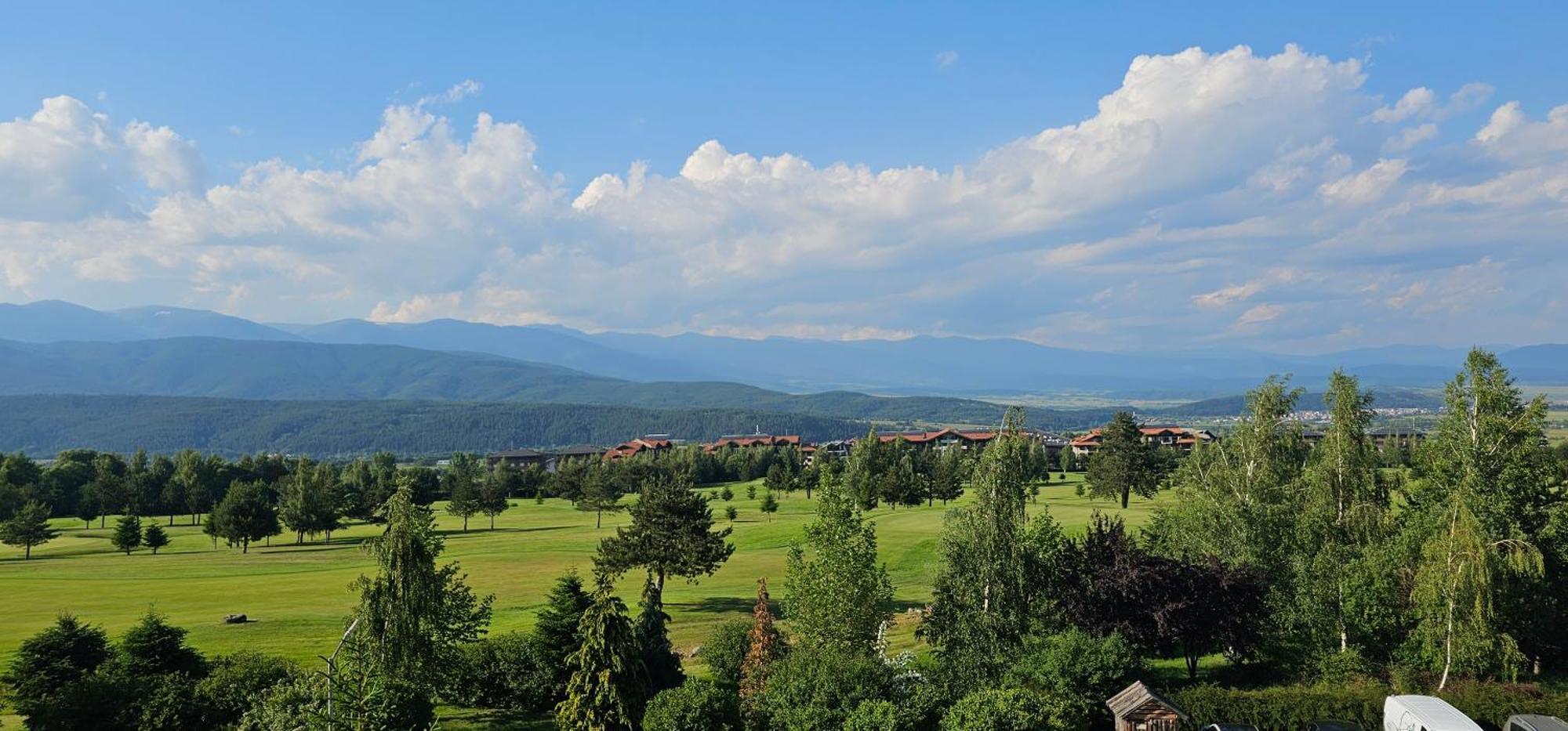 Green Peaks Suite In Pirin Golf & County Club ราซล็อก ภายนอก รูปภาพ